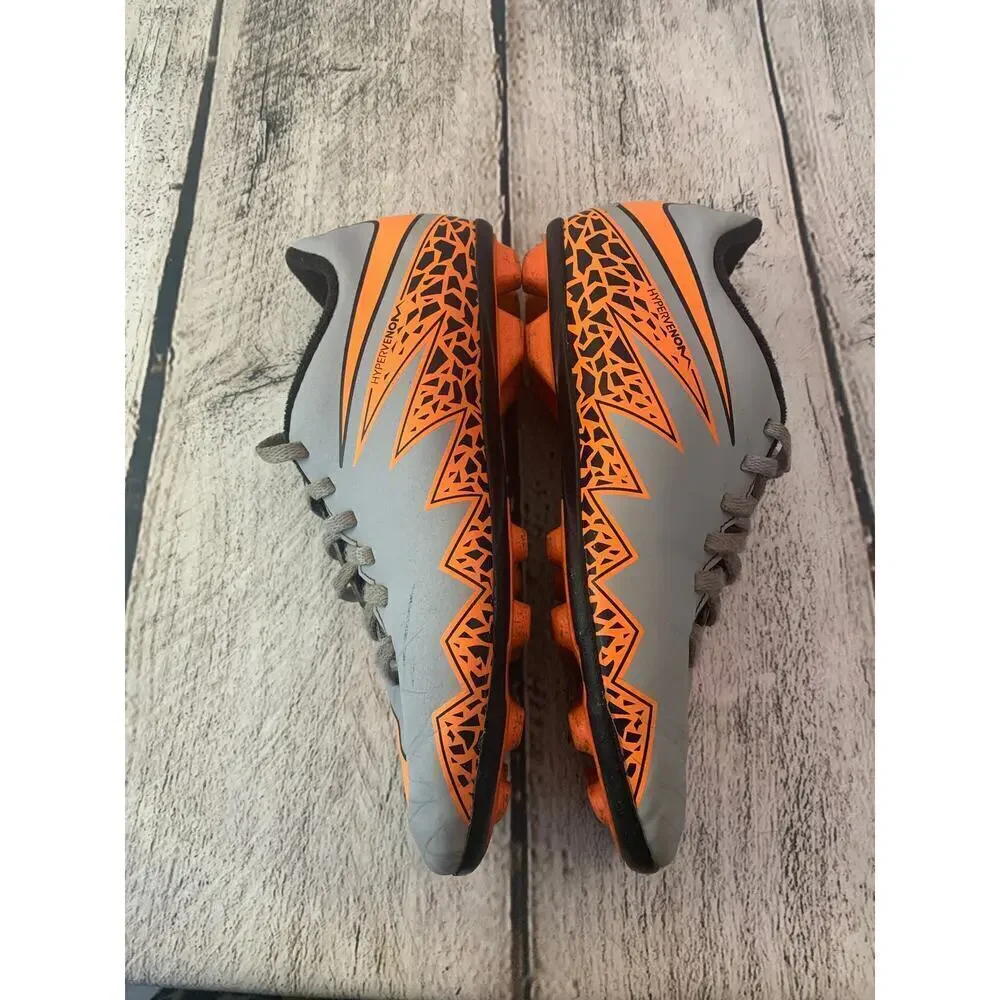 NIKE Unisex Kids HyperVenom Phelon II Soccer Cleats / Size: 3Y